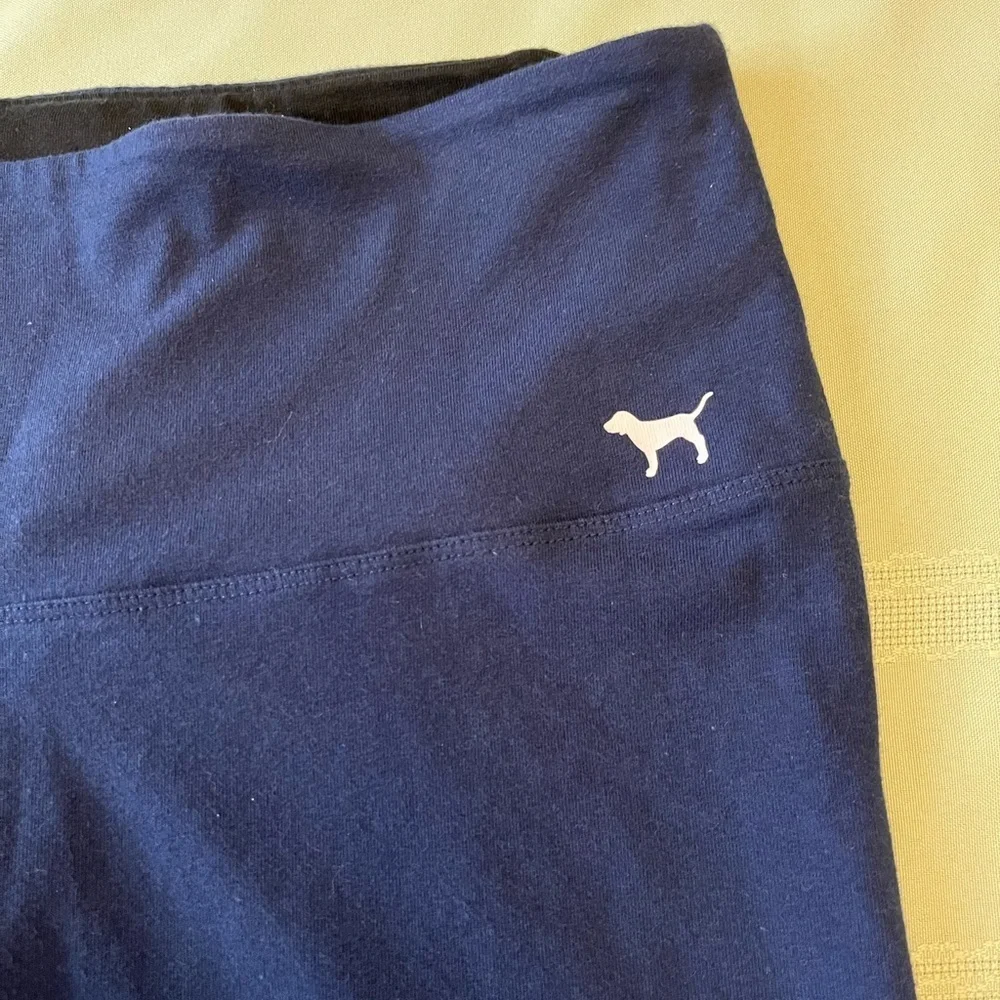 PINK Victoria's Secret Navy Yoga Leggings size L - Picture 4 of 6